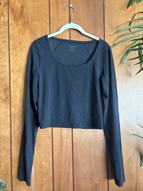 Athleta Black Long Sleeve Scoop-Neck Crop Top